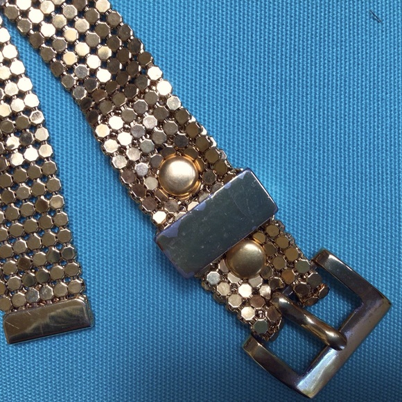 Ladies gold metallic belt. - Picture 2 of 2